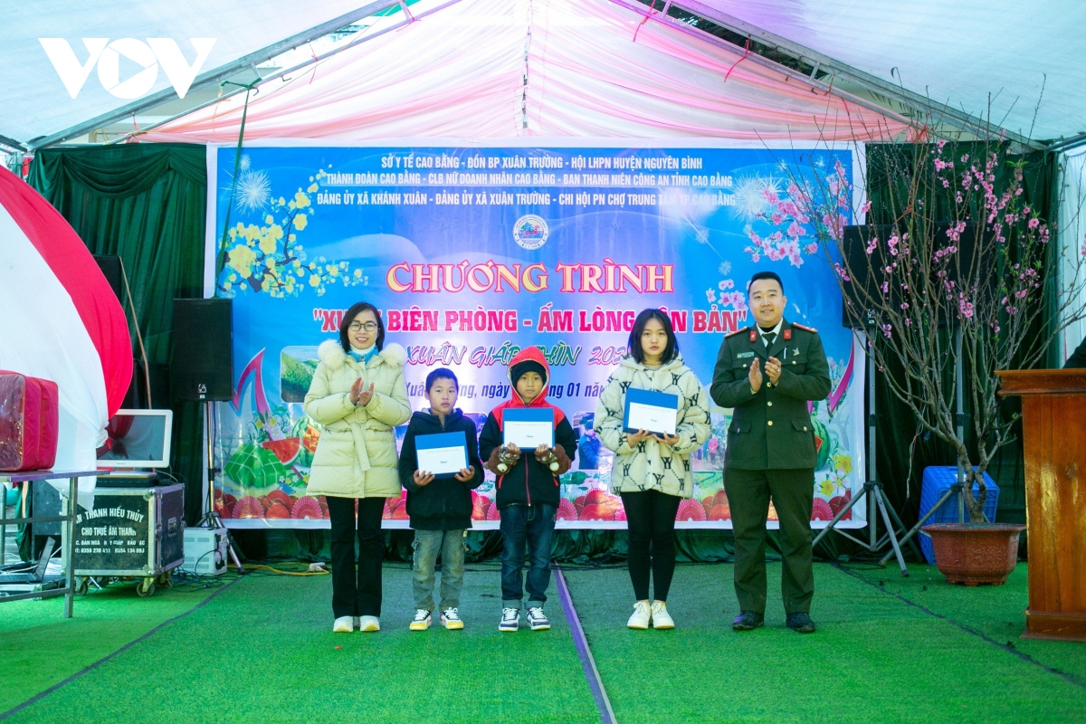 mang tet som len ban lang vung cao bien gioi cao bang hinh anh 13