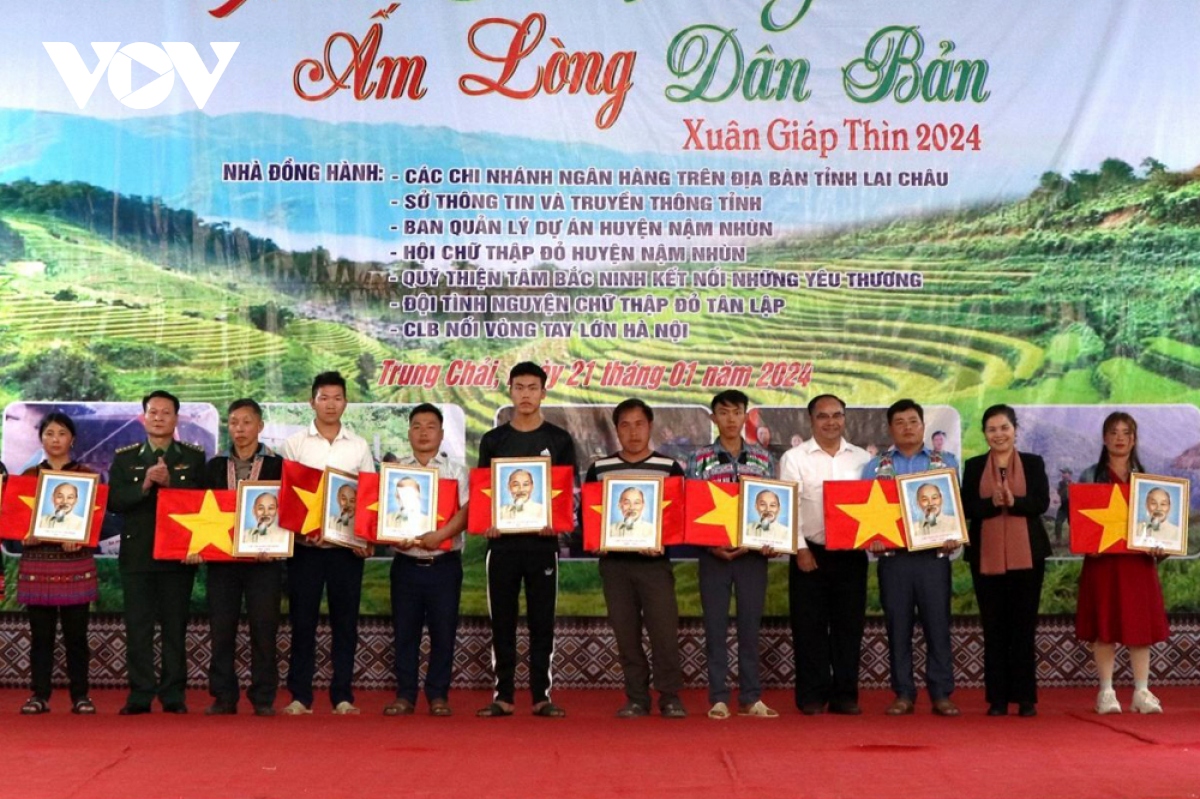 ban lang bien gioi lai chau bung sac xuan hinh anh 8