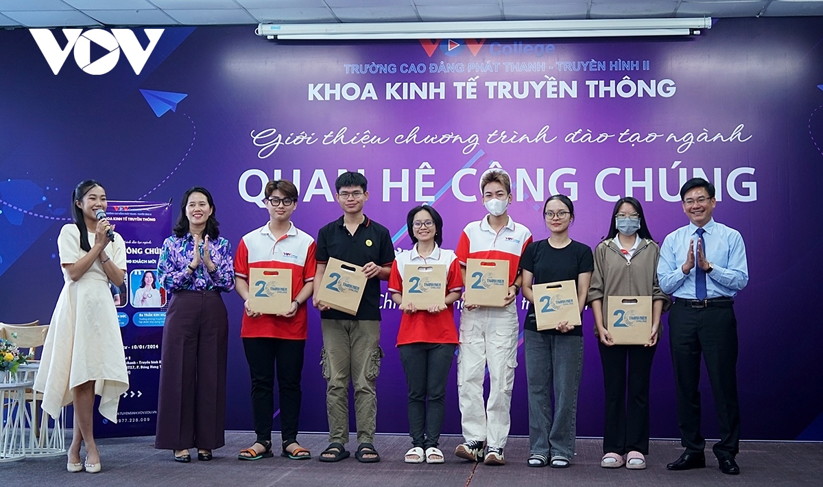 vov college gioi thieu chuong trinh dao tao moi nganh pr hinh anh 11