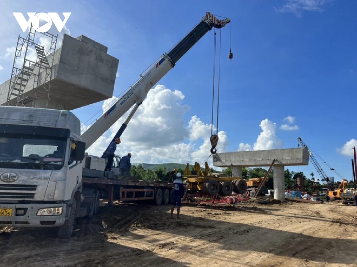 khoan thong hai ham tren cao toc quang ngai-hoai nhon truoc tien do hinh anh 5