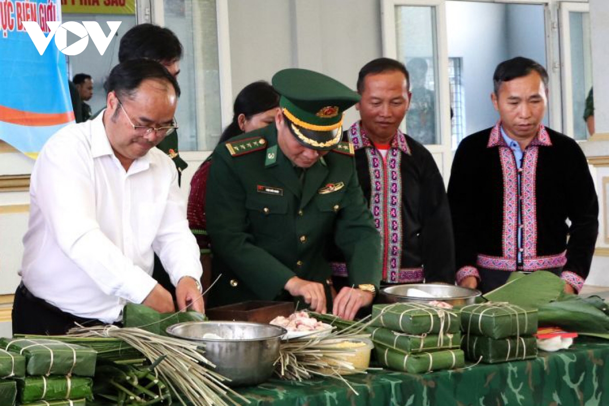 ban lang bien gioi lai chau bung sac xuan hinh anh 9