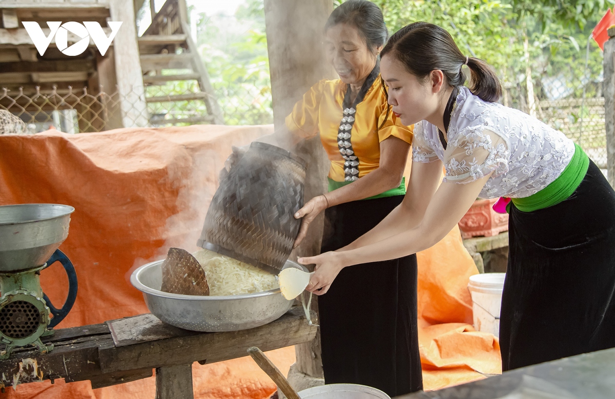 nguoi thai trang lam banh khau xen don xuan sang hinh anh 6