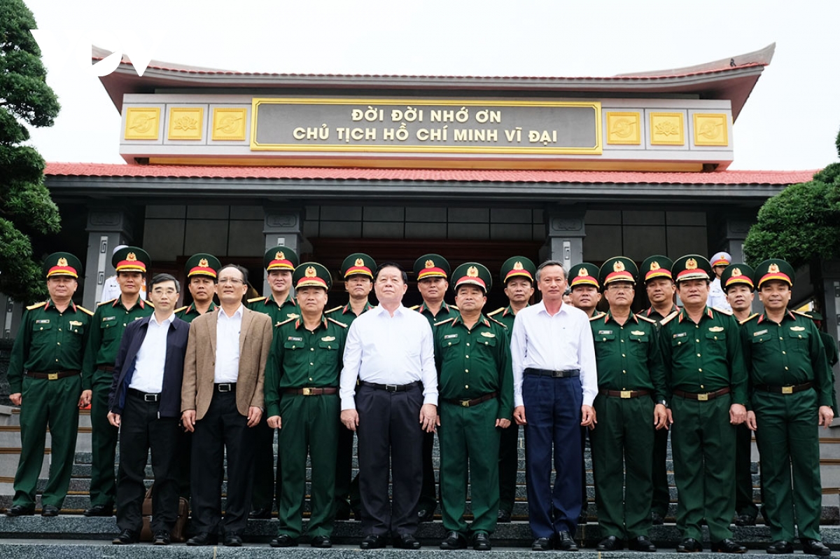 Ông Nguyễn Trọng Nghĩa đề nghị Quân khu 5 chăm lo tốt đồng bào nghèo vùng biên giới