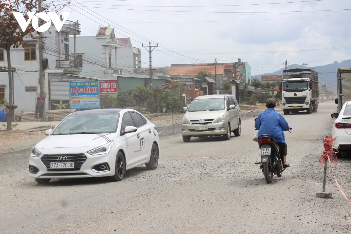 gap rut thi cong du an mo rong quoc lo 19, tranh un tac hinh anh 10