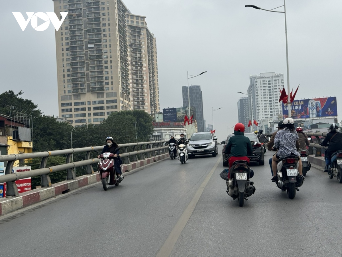 ngay dau tien di lam cua nam moi, duong pho ha noi thong thoang la thuong hinh anh 20