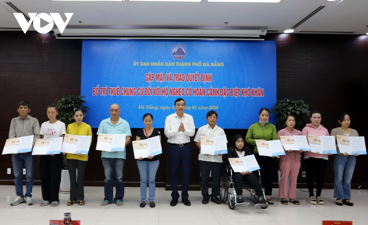 Đà Nẵng trao quyết định thuê chung cư cho 44 hộ nghèo, hoàn cảnh khó khăn