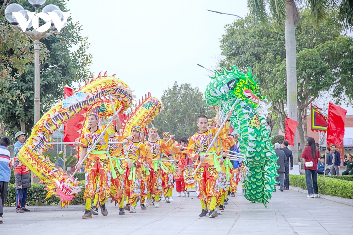 ron rang le hoi den trang trinh nguyen binh khiem hinh anh 6