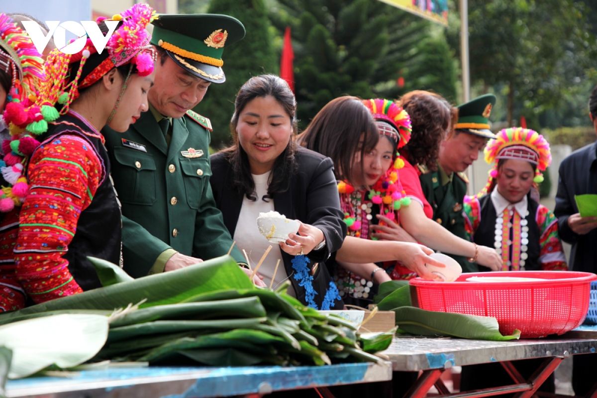  xuan bien phong am long dan ban noi cuoi troi tay bac hinh anh 8