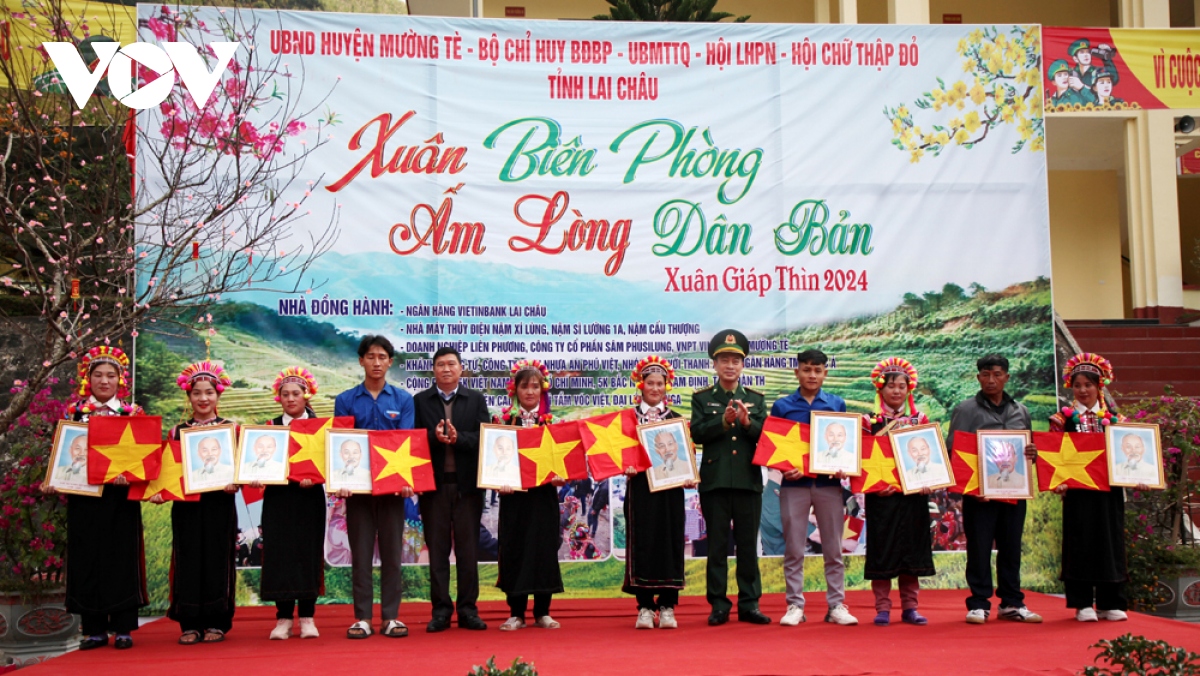  xuan bien phong am long dan ban noi cuoi troi tay bac hinh anh 2