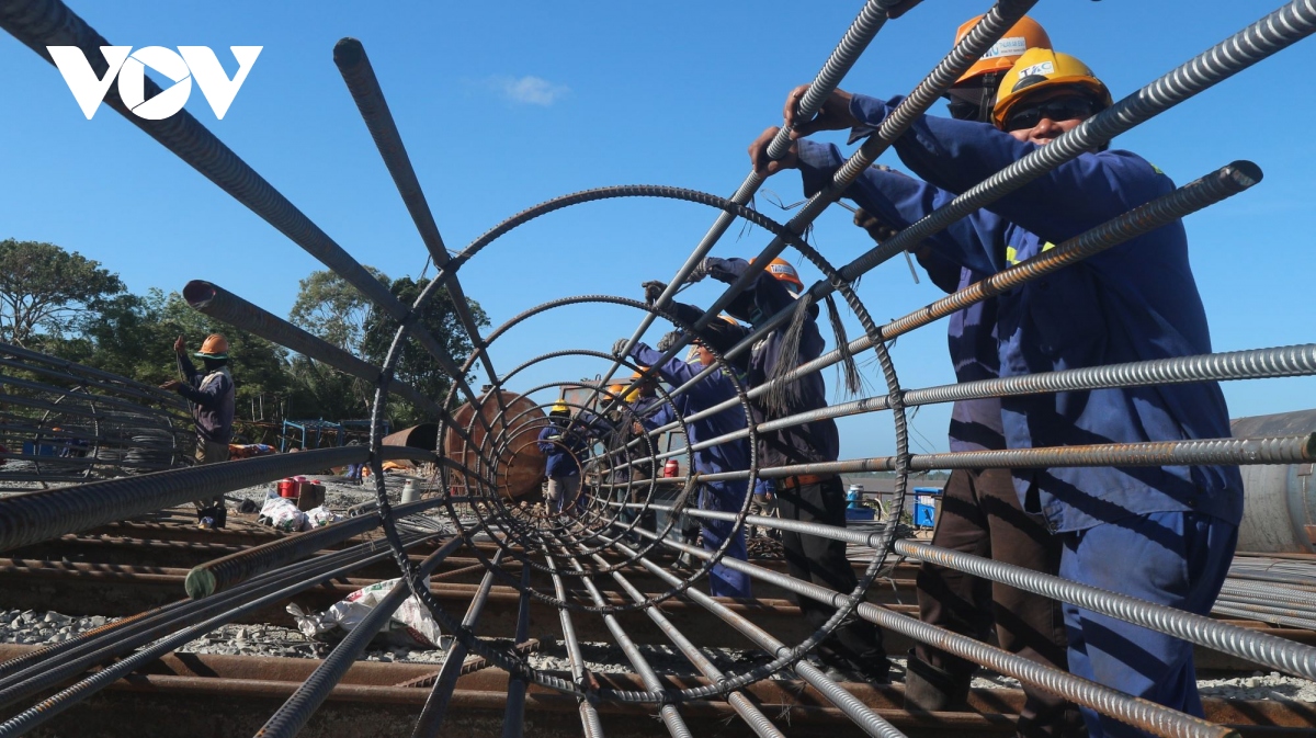 can bo, cong nhan lao dong khan truong thi cong du an cau Dai ngai hinh anh 15