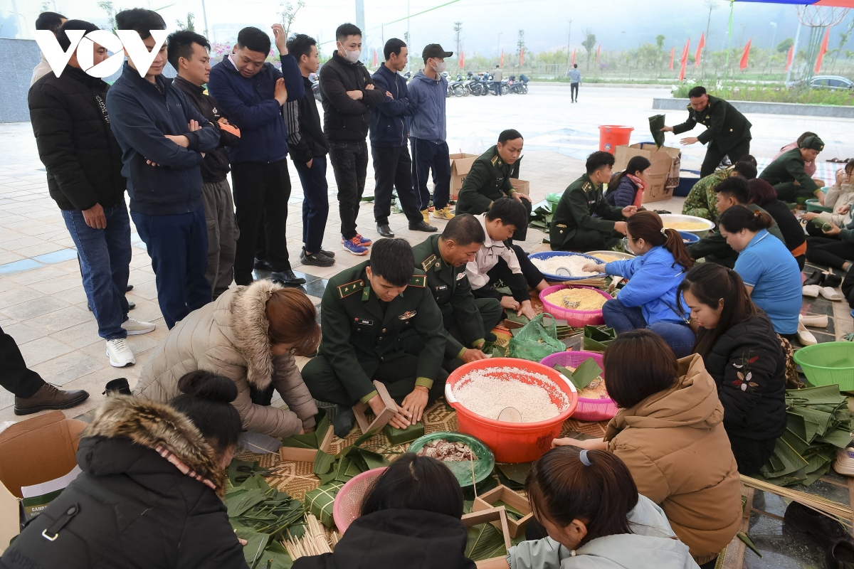 Ấm áp tình quân dân nơi biên giới Điện Biên