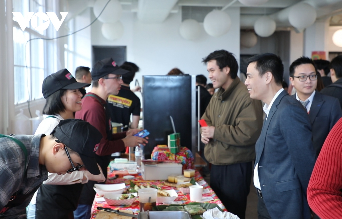 hoi cho xuan giap thin 2024 tai new york gop phan quang ba van hoa tet viet hinh anh 3