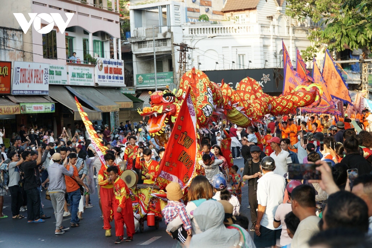 gan 1.500 dien vien tham gia dieu hanh le hoi nguyen tieu tai tp.hcm hinh anh 2