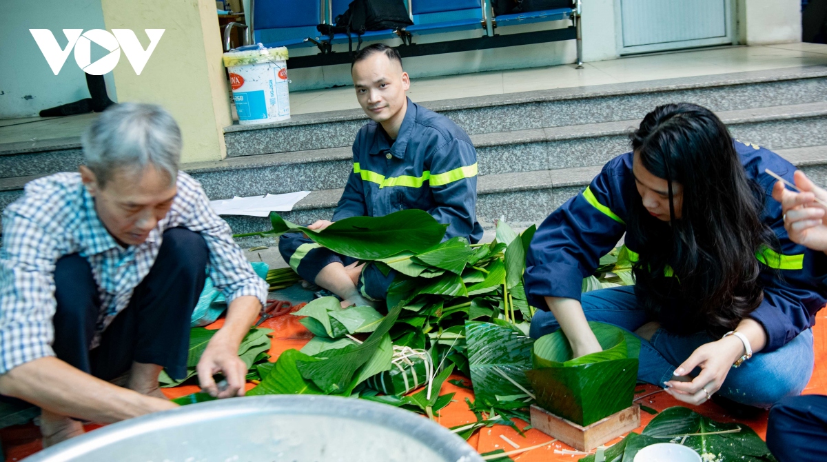 canh sat pccc goi banh chung don tet, san sang truc chien dem giao thua hinh anh 6