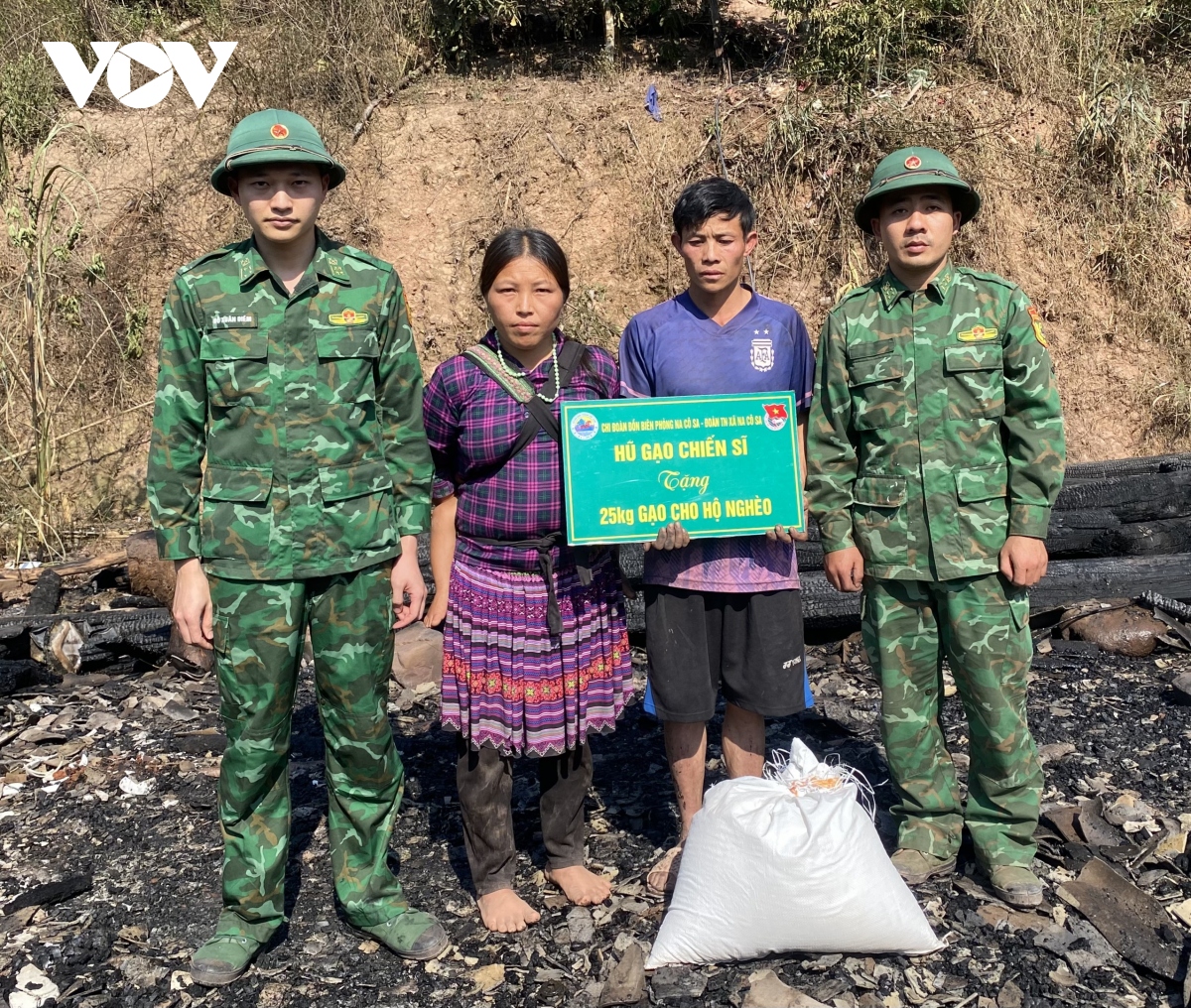 nha dan o Dien bien chay giua trua, 1 nguoi bi thuong hinh anh 4