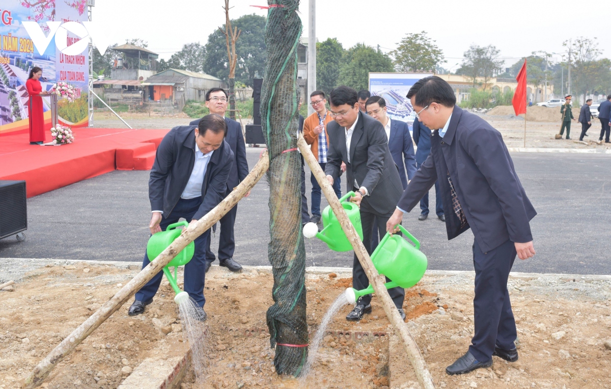 bi thu lao cai khuyen khich moi can bo dat muc tieu cu the ngay tu dau nam hinh anh 2