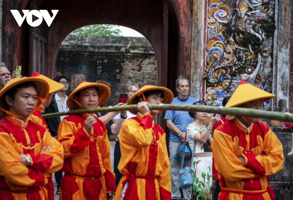 Former imperial city welcomes 2024 lunar new year with bamboo pole erection