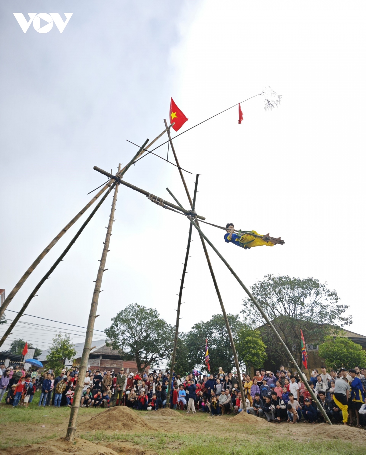 thừa thiên huế tưng bừng hội Đu tiên truyền thống làng gia viên hình ảnh 2 thua thien hue tung bung hoi Du tien truyen thong lang gia vien hinh anh 2