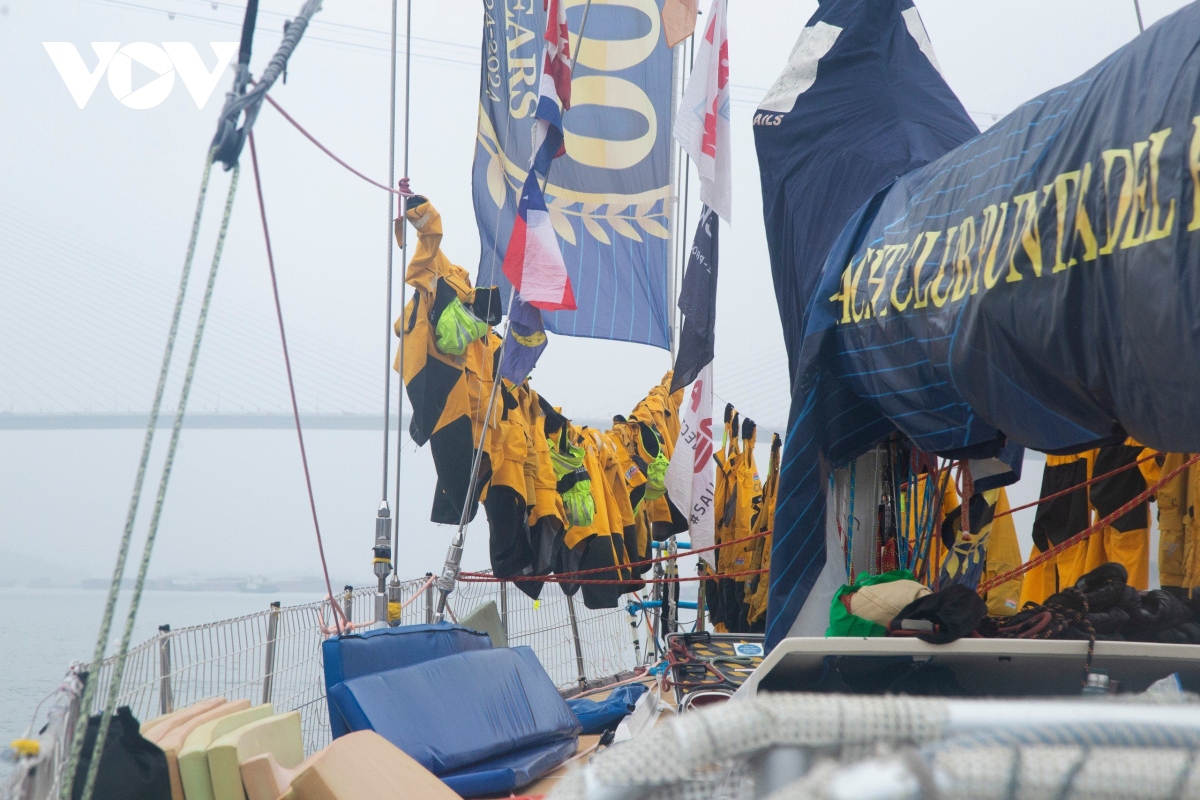 can canh 11 chiec thuyen buom clipper race tai ha long hinh anh 10
