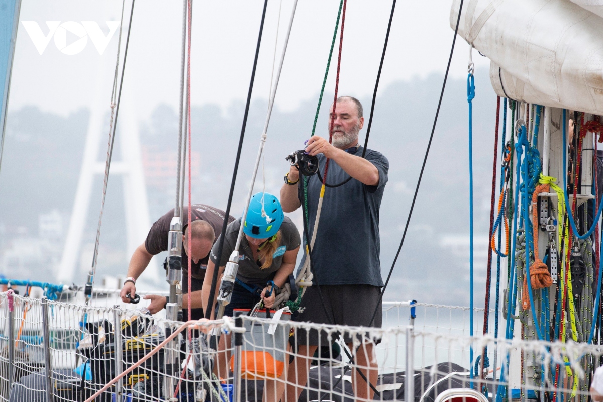 can canh 11 chiec thuyen buom clipper race tai ha long hinh anh 14