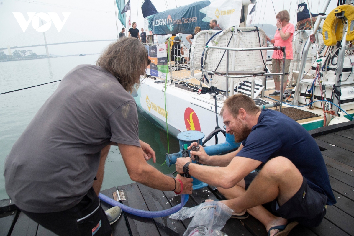 can canh 11 chiec thuyen buom clipper race tai ha long hinh anh 16