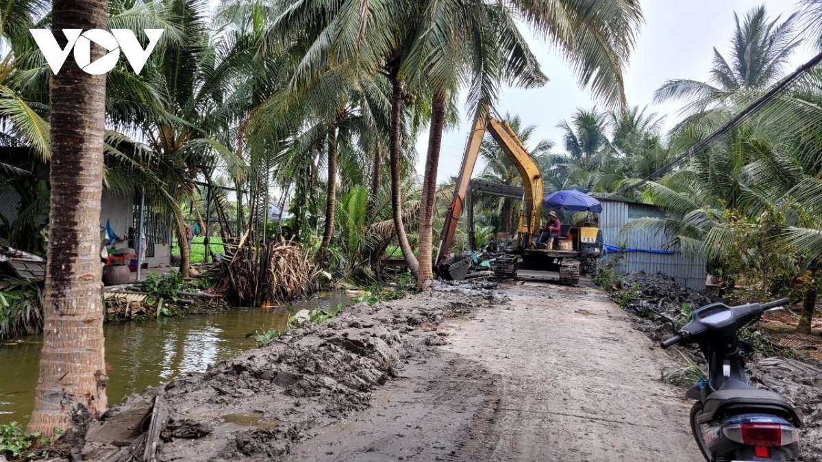 Người dân Tiền Giang vừa vui Xuân vừa chống mặn