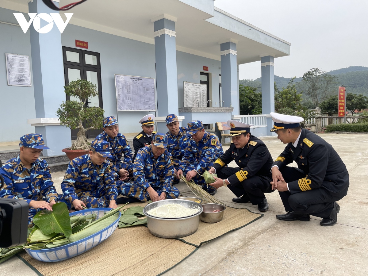 tet som tham tinh quan dan tai xa dao ban sen hinh anh 1