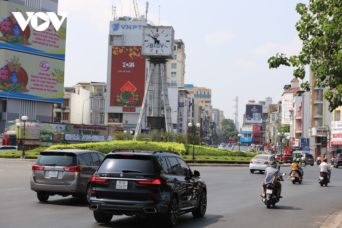 ngay cuoi cung nam quy mao, duong sa tp.hcm thong thoang hinh anh 10