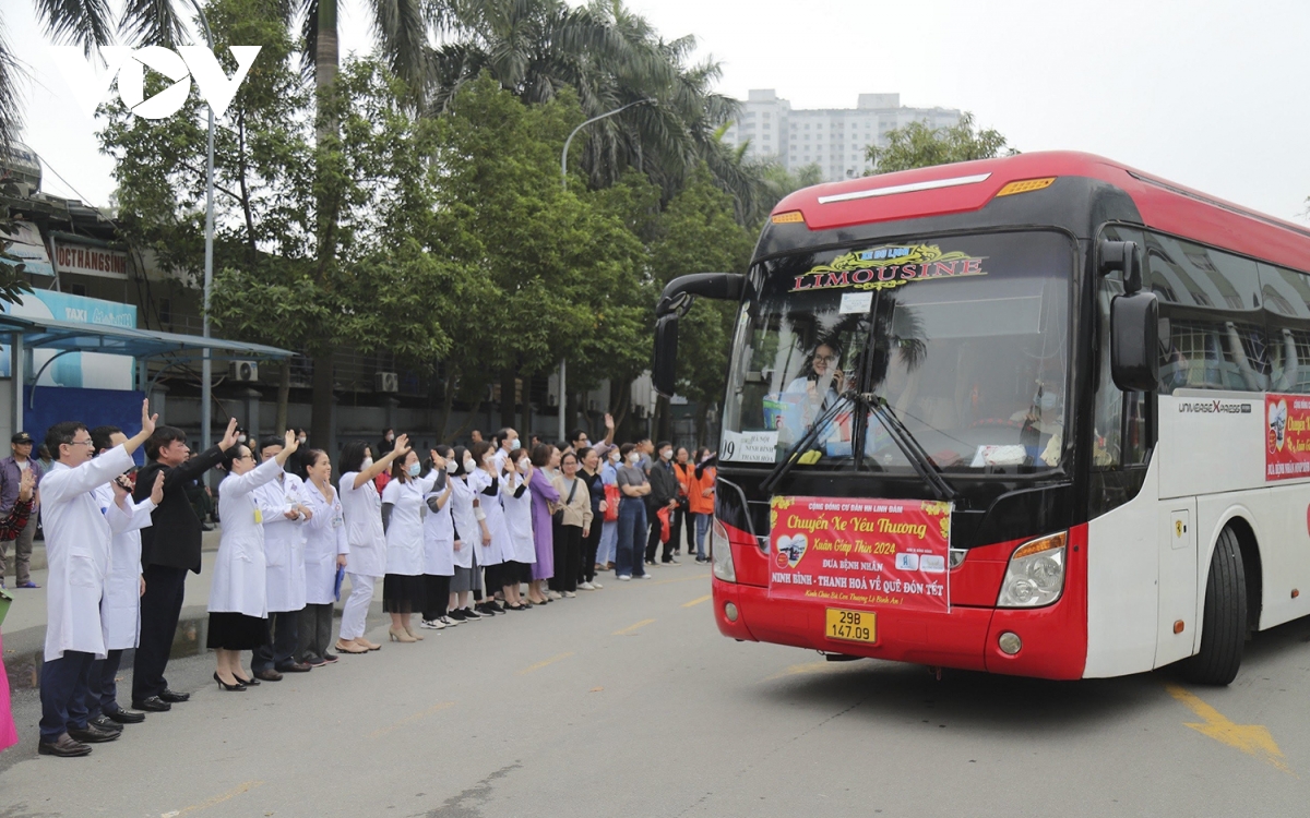 gan 400 benh nhan ve que don tet tren chuyen xe yeu thuong hinh anh 3