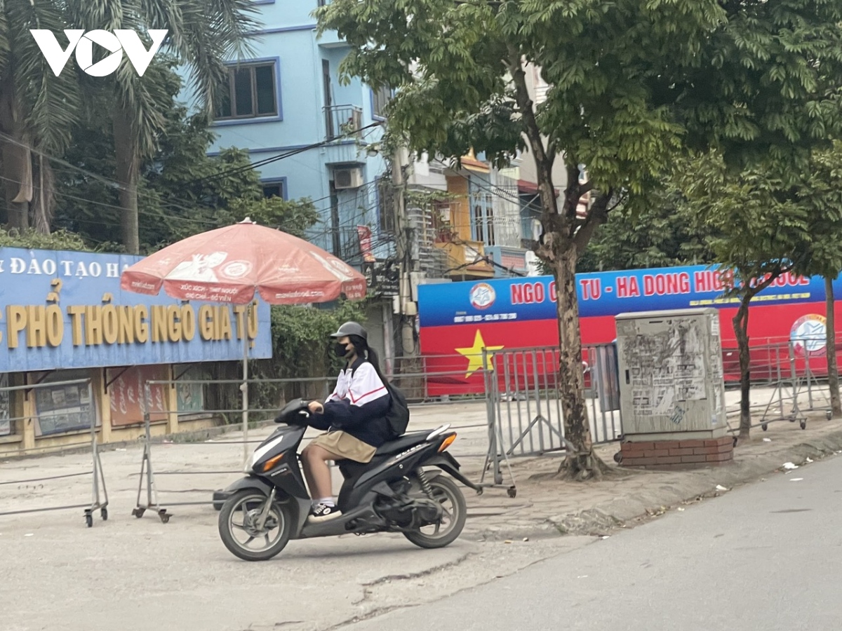 tai dien tinh trang nhieu hoc sinh khong doi mu bao hiem hinh anh 10