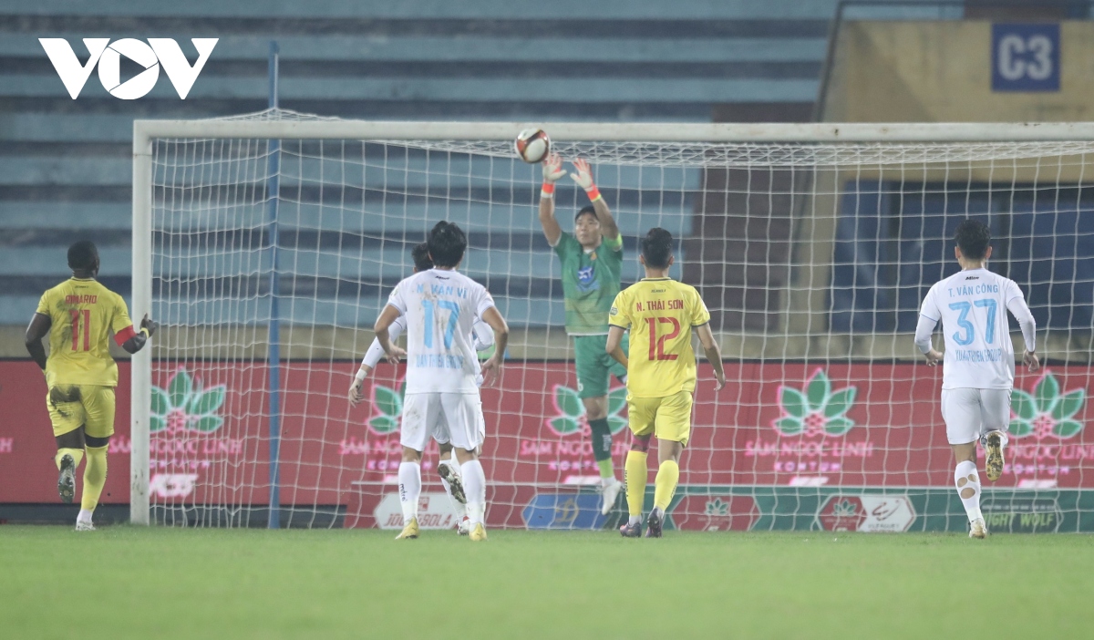 ket qua vong 13 v-league nam Dinh bi thanh hoa cam hoa vi toi do huu tuan hinh anh 19