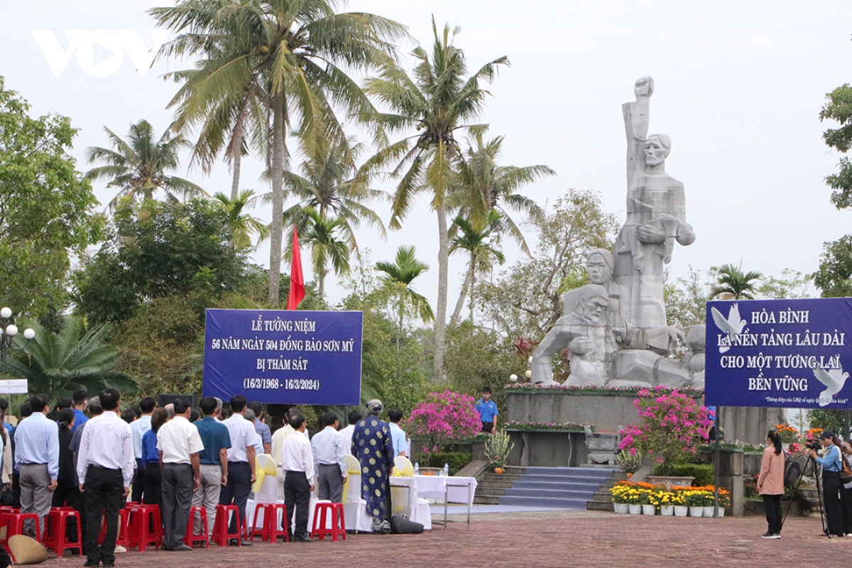 Dâng hương tưởng niệm nạn nhân vụ thảm sát Sơn Mỹ