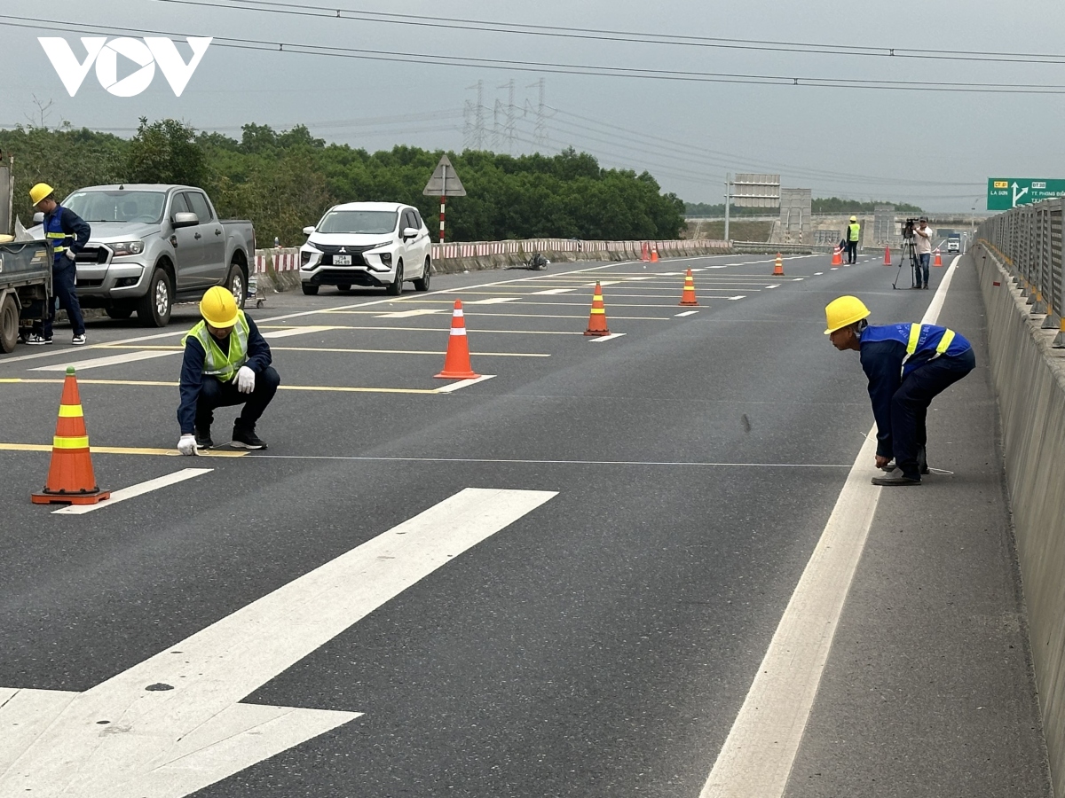 Lắp đặt thêm hệ thống cảnh báo trên cao tốc Cam Lộ