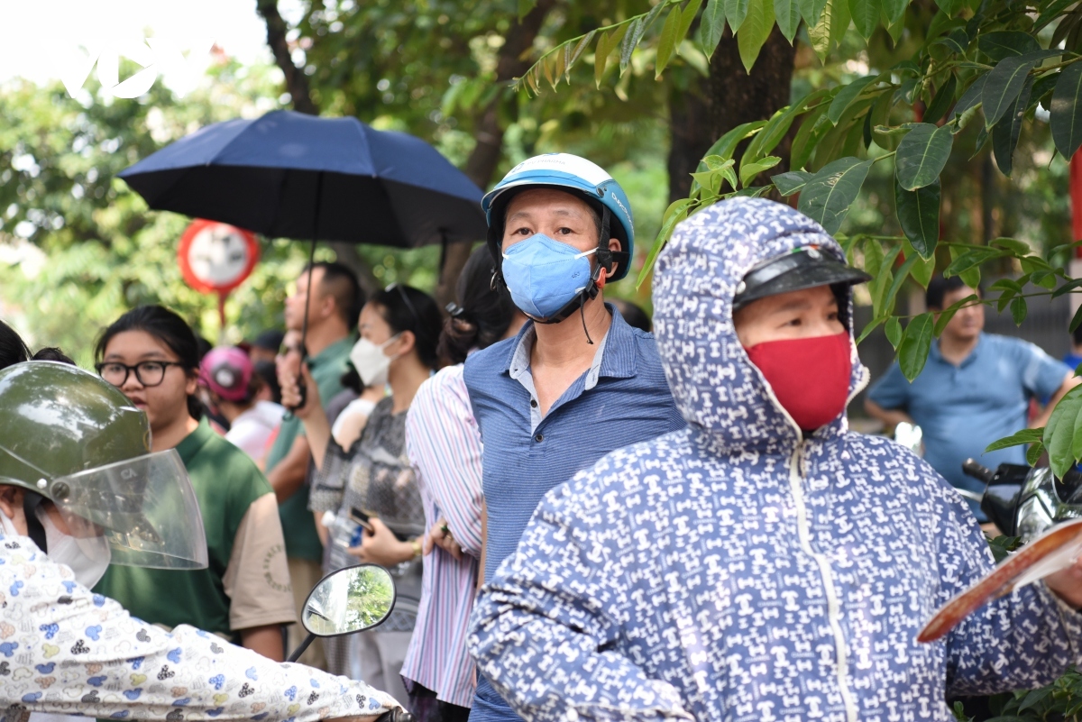Kỳ thi tuyển sinh vào 10 ở Hà Nội ngày càng "nóng", thầy giáo hiến kế "hạ nhiệt"