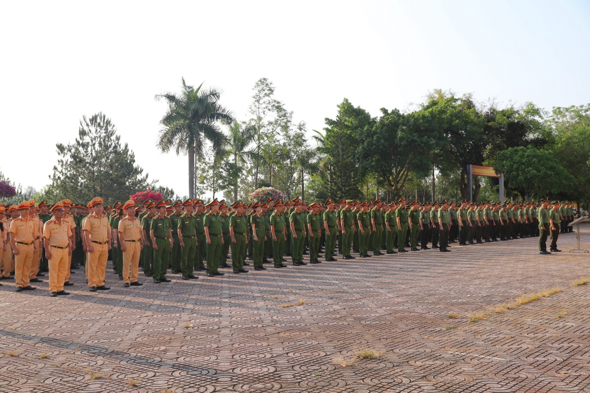 lien tuc pha an, nhieu don vi cua cong an Dak nong duoc bo cong an khen thuong hinh anh 2