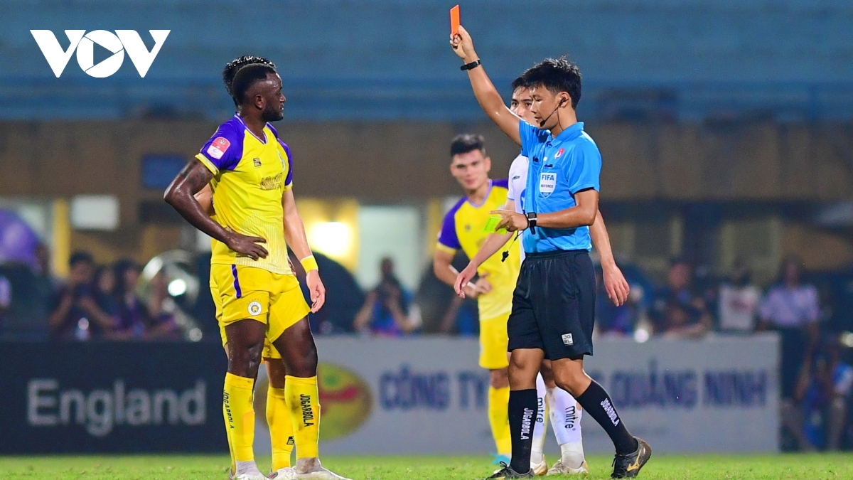 Thua đau Nam Định, HLV Hà Nội FC nói điều bất ngờ về trọng tài