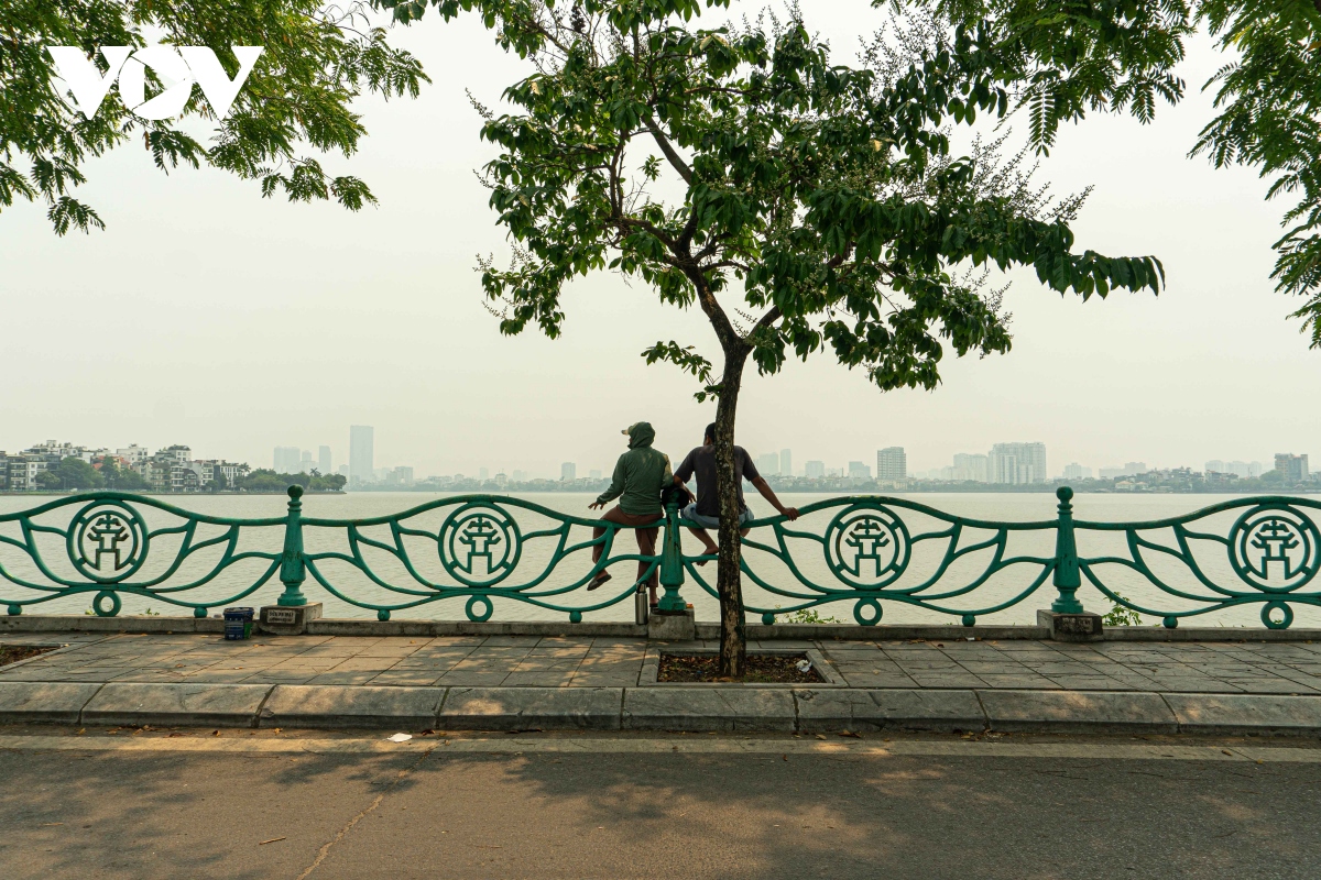 nang nong, pho di bo vang hoe, nguoi ha noi do xo den trung tam thuong mai hinh anh 4