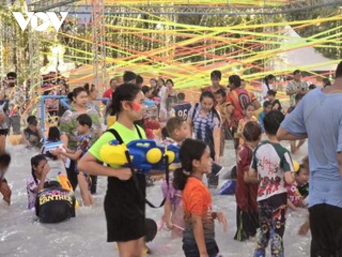 tung bung khong khi tet songkran tai thai lan hinh anh 11