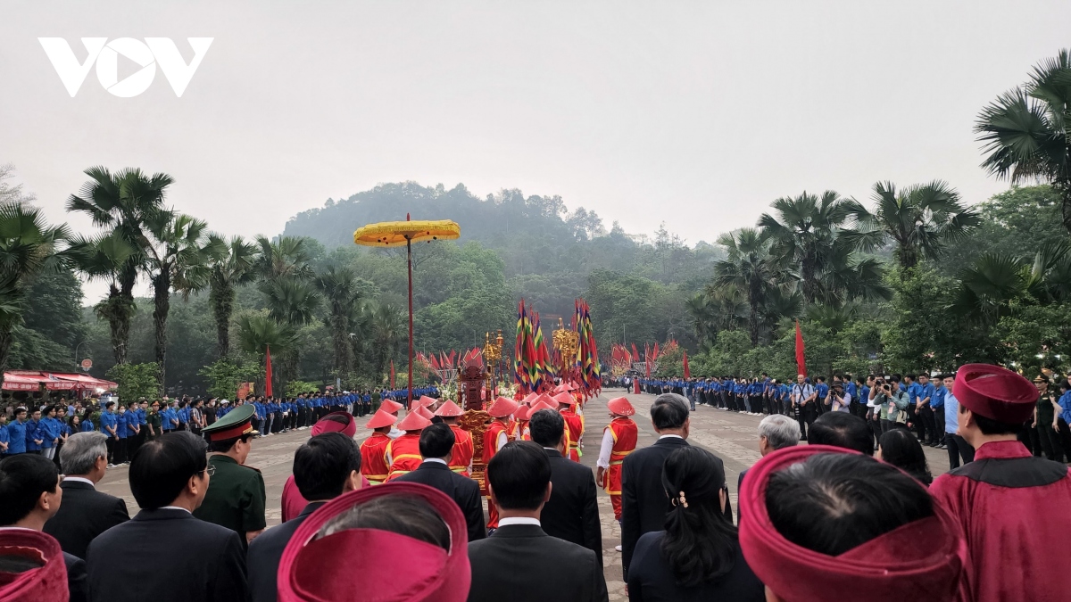 thu tuong pham minh chinh dang huong tuong nho cac vua hung hinh anh 6