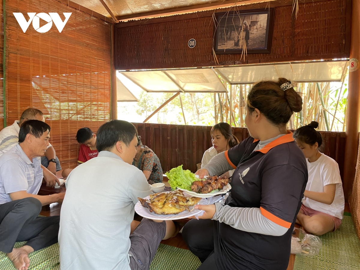 khach tham quan an tuong voi cac diem du lich va am thuc tai pho nui pleiku hinh anh 3 khach tham quan an tuong voi cac diem du lich va am thuc tai pho nui pleiku hinh anh 3