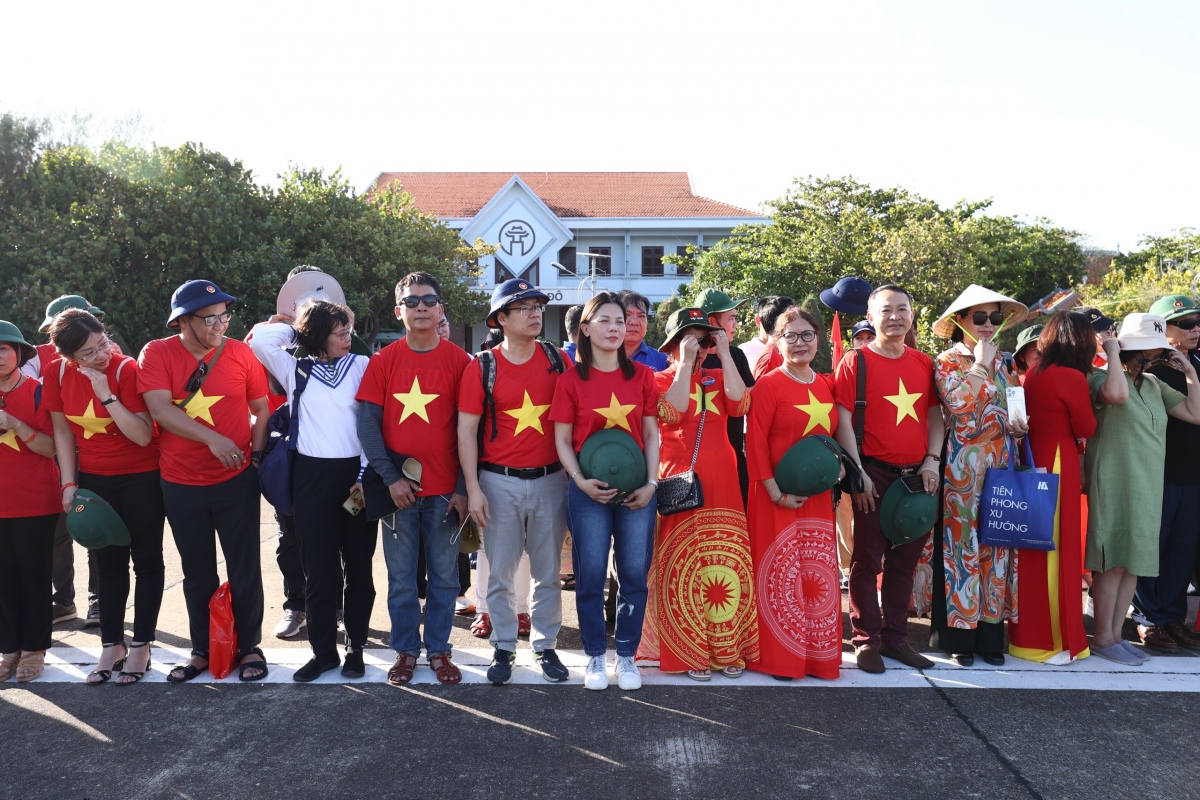 mit tinh ky niem 49 nam giai phong quan dao truong sa hinh anh 3 mit tinh ky niem 49 nam giai phong quan dao truong sa hinh anh 3