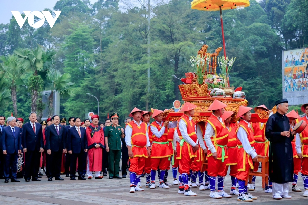 thu tuong pham minh chinh dang huong tuong nho cac vua hung hinh anh 1