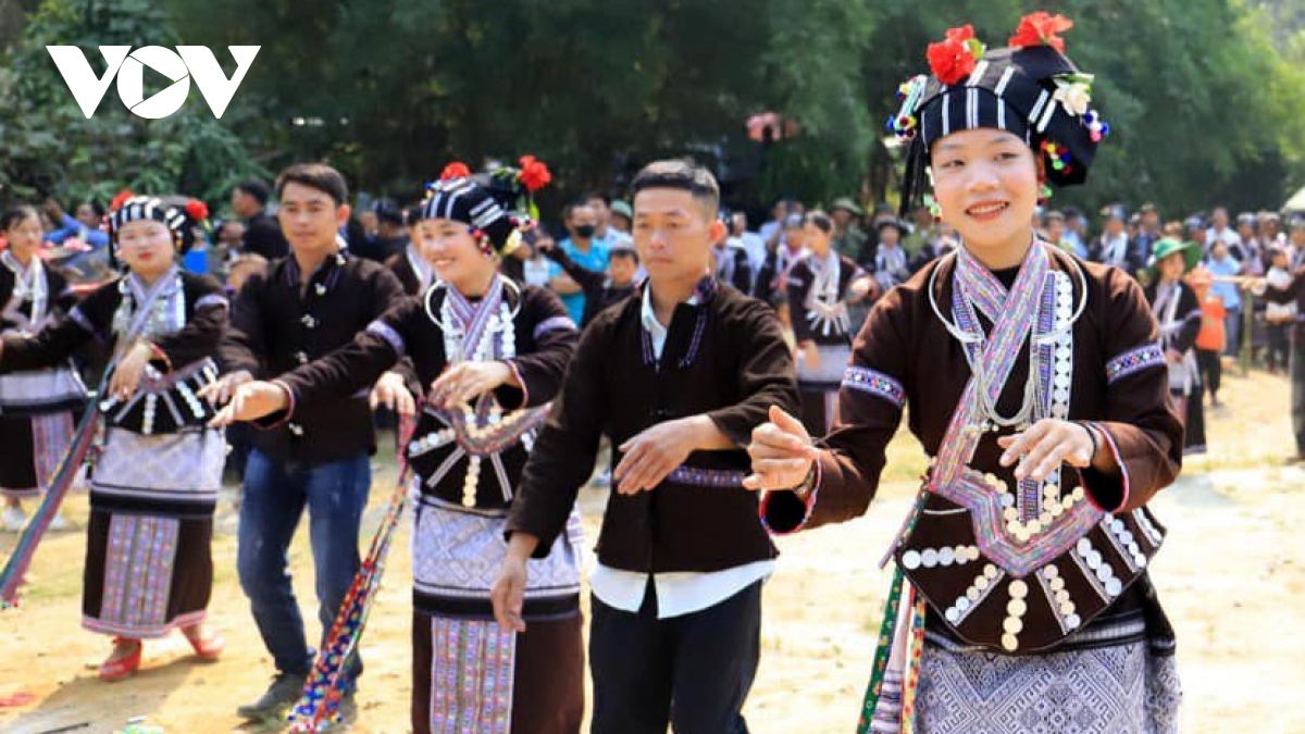 Doc dao le hoi su khon khoai cua nguoi lu lai chau hinh anh 17