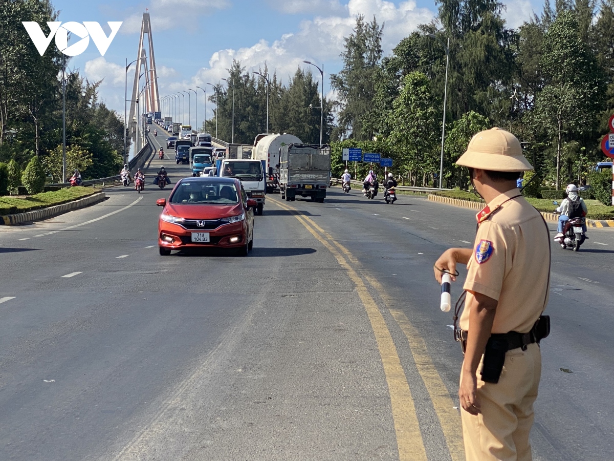 Un tac giao thong, tram thu phi bot cau rach mieu phai nhieu lan xa tram hinh anh 4