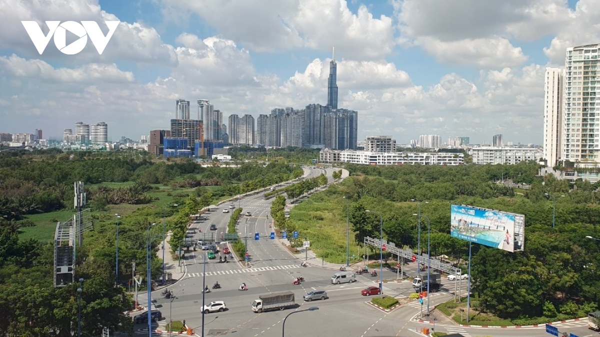 nhiet do o Dong nam bo len xuong bat thuong, nang nong tiep dien tren dien rong hinh anh 1