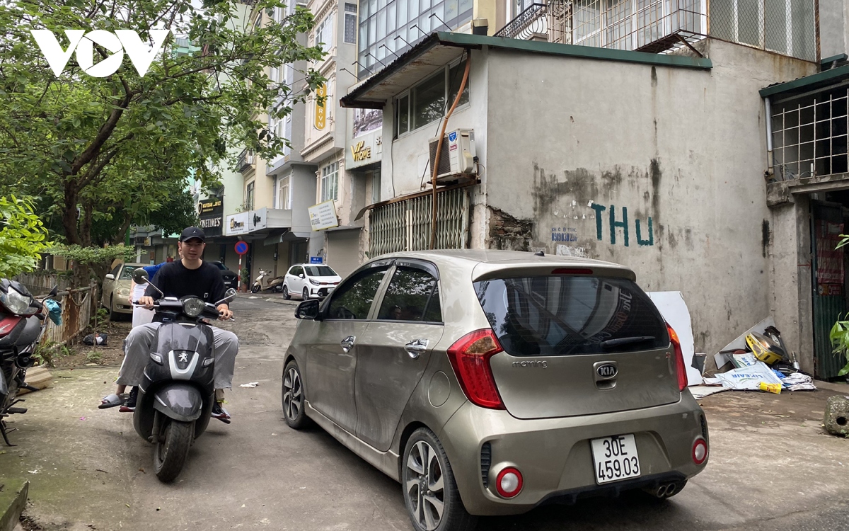 nhung ngoi nha ky di, chiem het via he, long duong o ha noi hinh anh 9