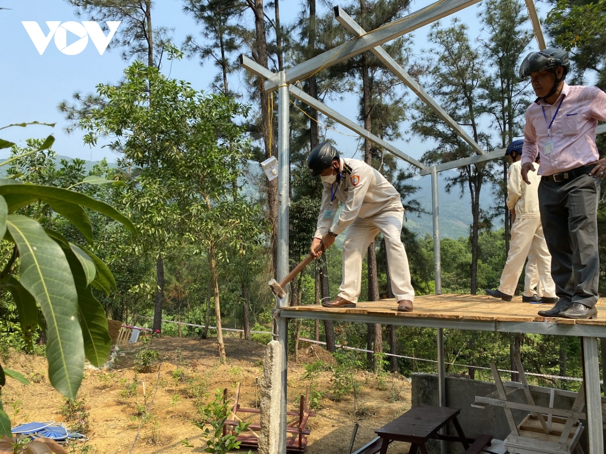 Đà Nẵng phá dỡ công trình xây dựng không phép khu vực nam hầm Hải Vân