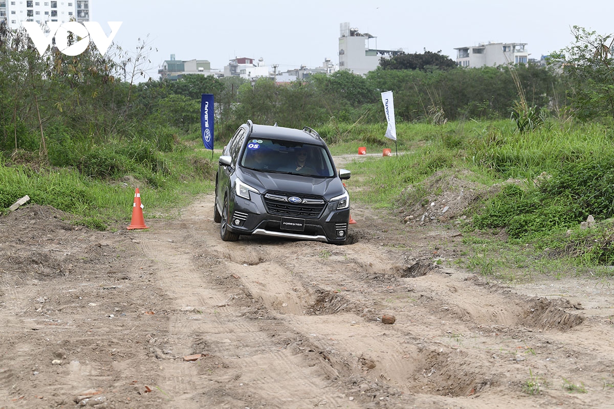 co hoi nang cao ky nang di dia hinh va trai nghiem xe subaru tai ha noi hinh anh 9