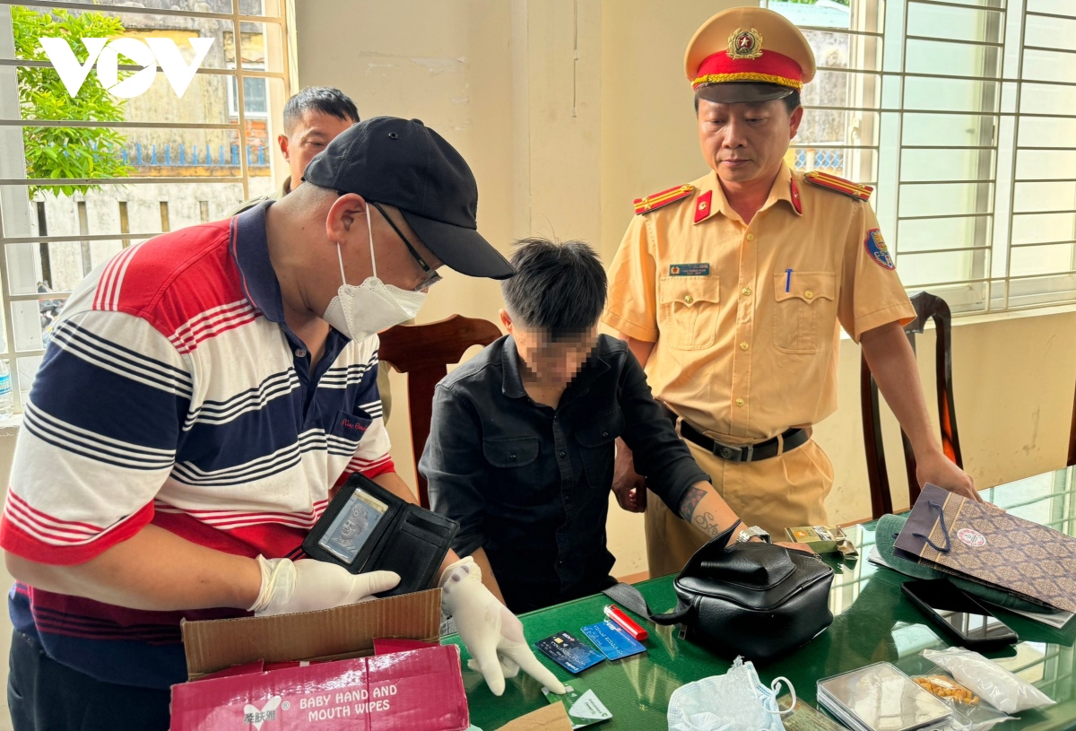 bat giu doi tuong van chuyen ma tuy tu tp.hcm ve quang ngai tieu thu hinh anh 1