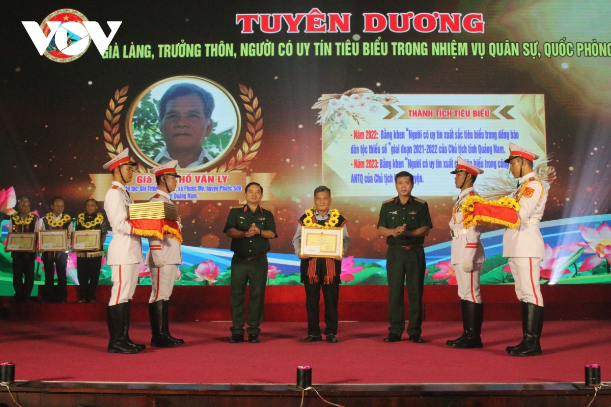Quân khu 5 gặp mặt 81 già làng, trưởng thôn, người có uy tín tiêu biểu